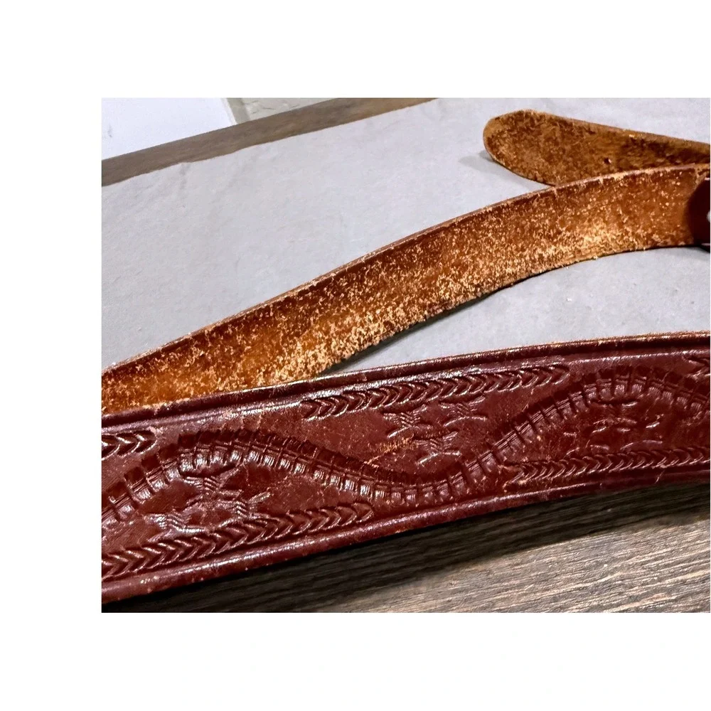 Vintage Mens Brown Tooled Leather Western Belt Horseshoe Buckle 53 Inch Long